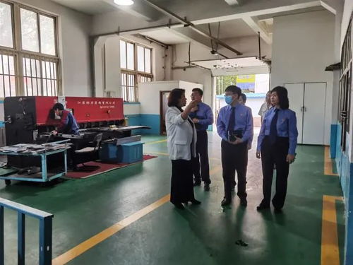 檢察官 碩士團(tuán) 走進(jìn)企業(yè) 法律服務(wù)站釋法 說(shuō)事兒